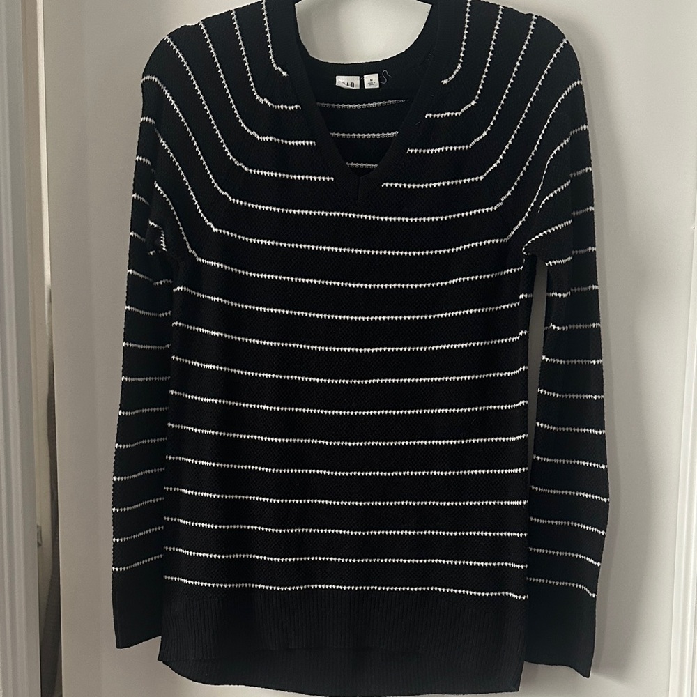 Gap Textured Bella V Black Stripe Sweater